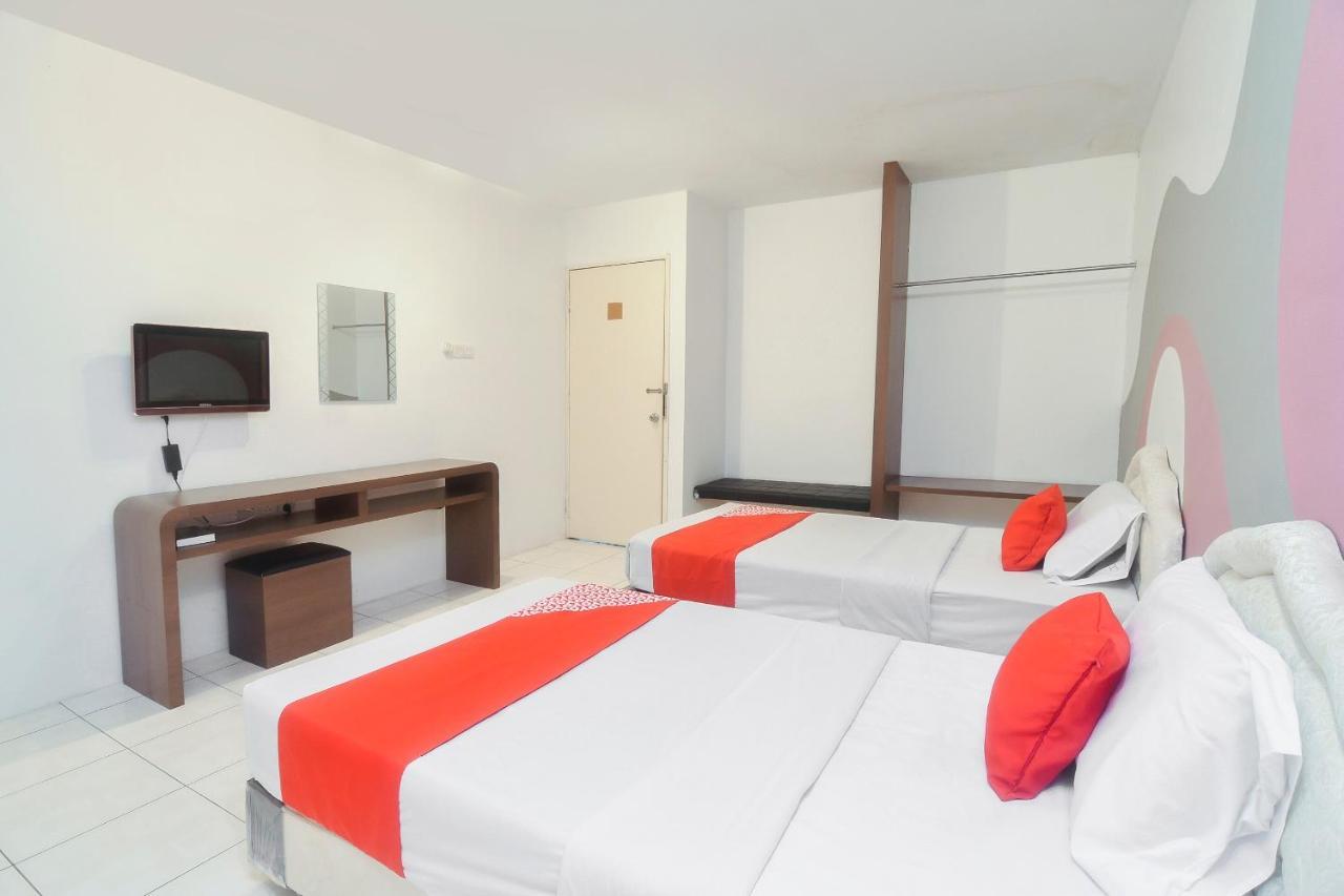 โอโย 44034 ฟูรามา ลอดจิ้ง เฮาส์ Hotel กูชิง ภายนอก รูปภาพ