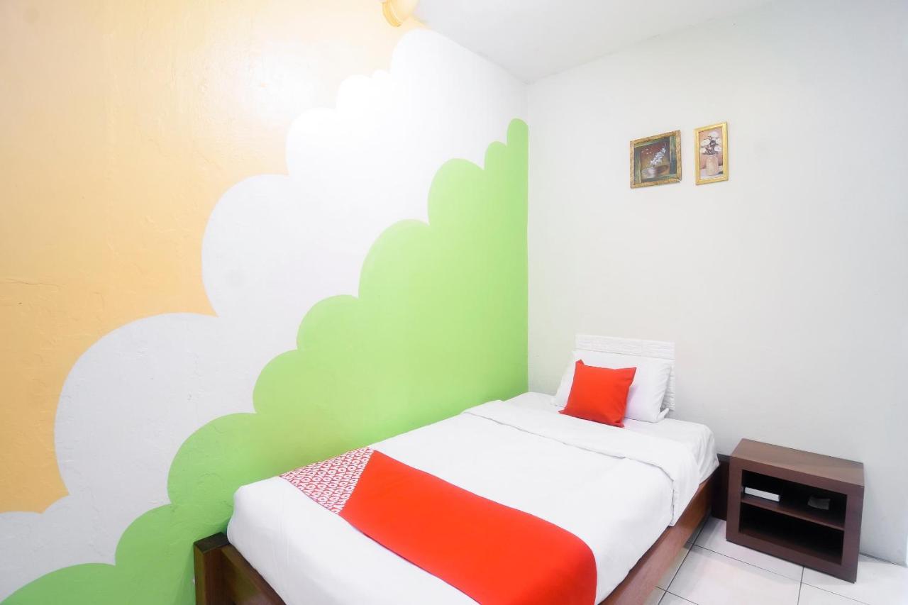 โอโย 44034 ฟูรามา ลอดจิ้ง เฮาส์ Hotel กูชิง ภายนอก รูปภาพ