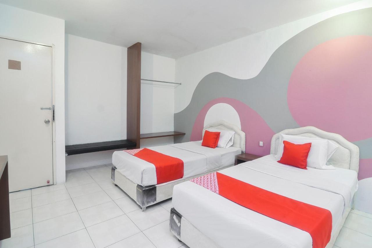 โอโย 44034 ฟูรามา ลอดจิ้ง เฮาส์ Hotel กูชิง ภายนอก รูปภาพ
