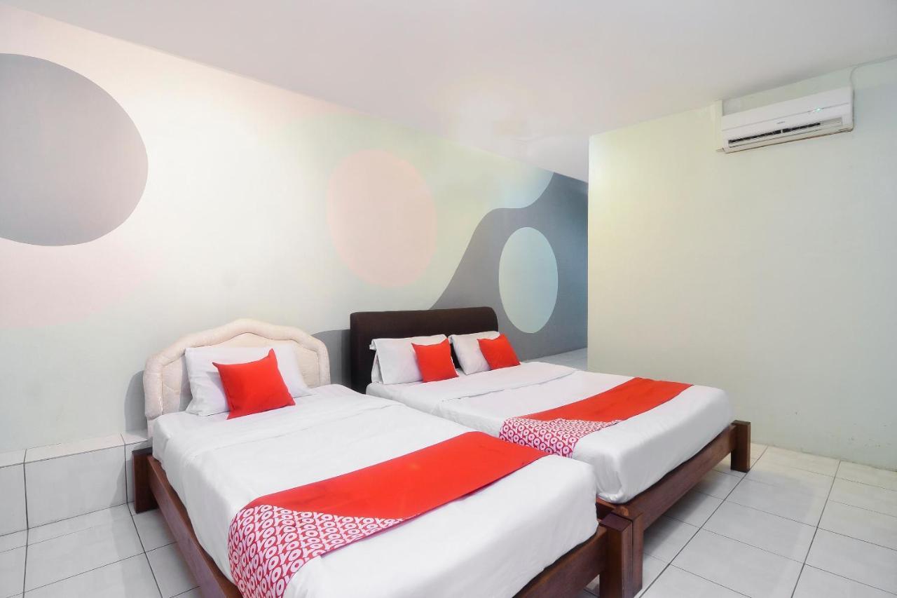 โอโย 44034 ฟูรามา ลอดจิ้ง เฮาส์ Hotel กูชิง ภายนอก รูปภาพ