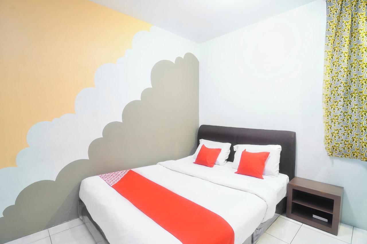 โอโย 44034 ฟูรามา ลอดจิ้ง เฮาส์ Hotel กูชิง ภายนอก รูปภาพ