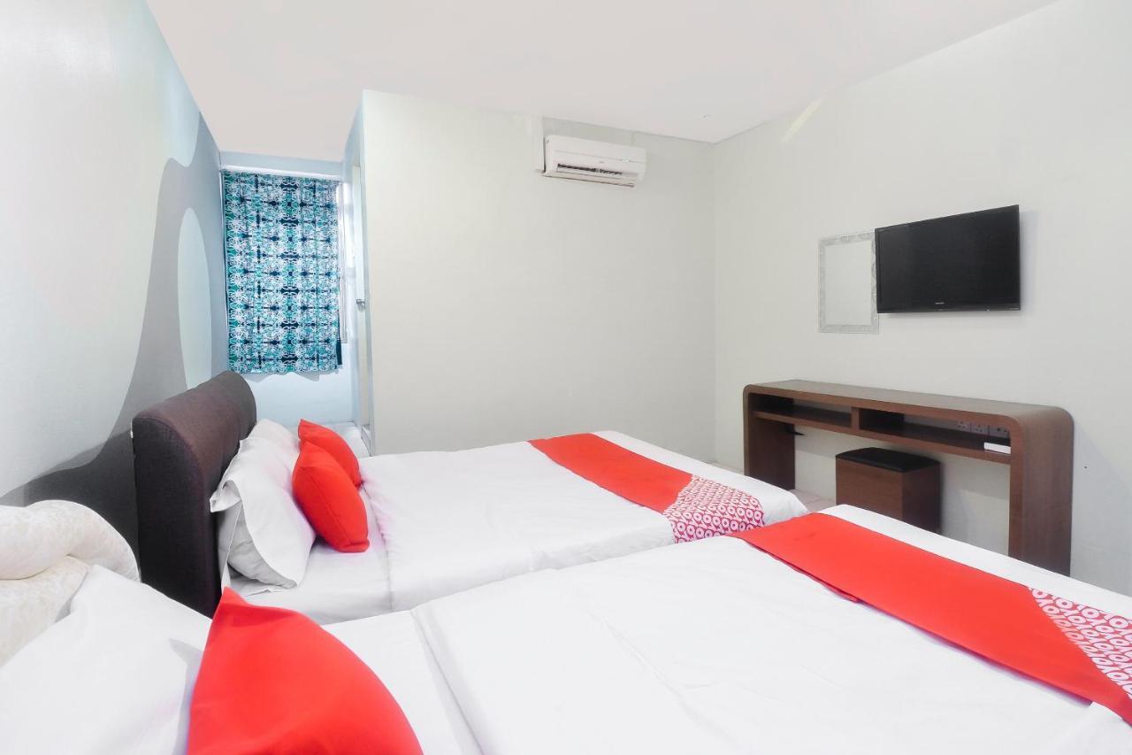 โอโย 44034 ฟูรามา ลอดจิ้ง เฮาส์ Hotel กูชิง ภายนอก รูปภาพ