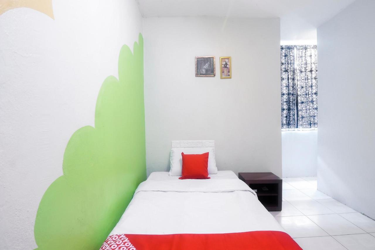 โอโย 44034 ฟูรามา ลอดจิ้ง เฮาส์ Hotel กูชิง ภายนอก รูปภาพ