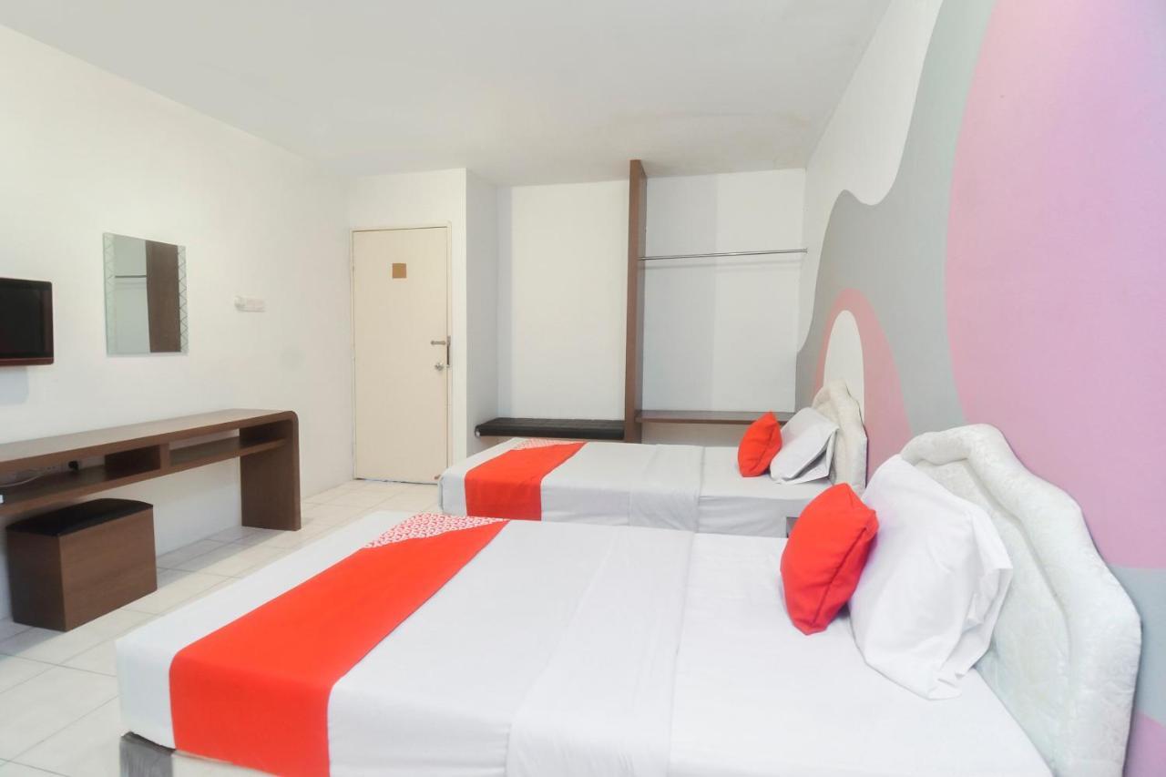 โอโย 44034 ฟูรามา ลอดจิ้ง เฮาส์ Hotel กูชิง ภายนอก รูปภาพ