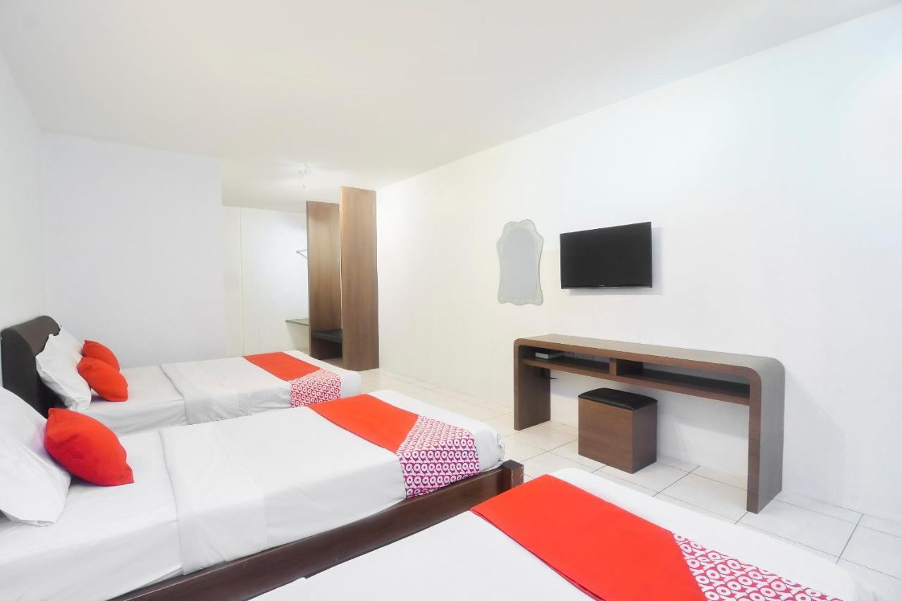โอโย 44034 ฟูรามา ลอดจิ้ง เฮาส์ Hotel กูชิง ภายนอก รูปภาพ