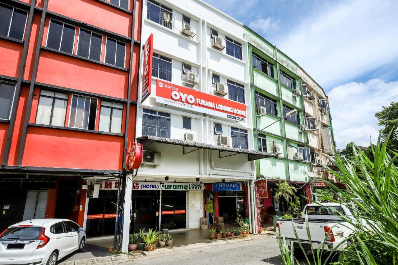 โอโย 44034 ฟูรามา ลอดจิ้ง เฮาส์ Hotel กูชิง ภายนอก รูปภาพ