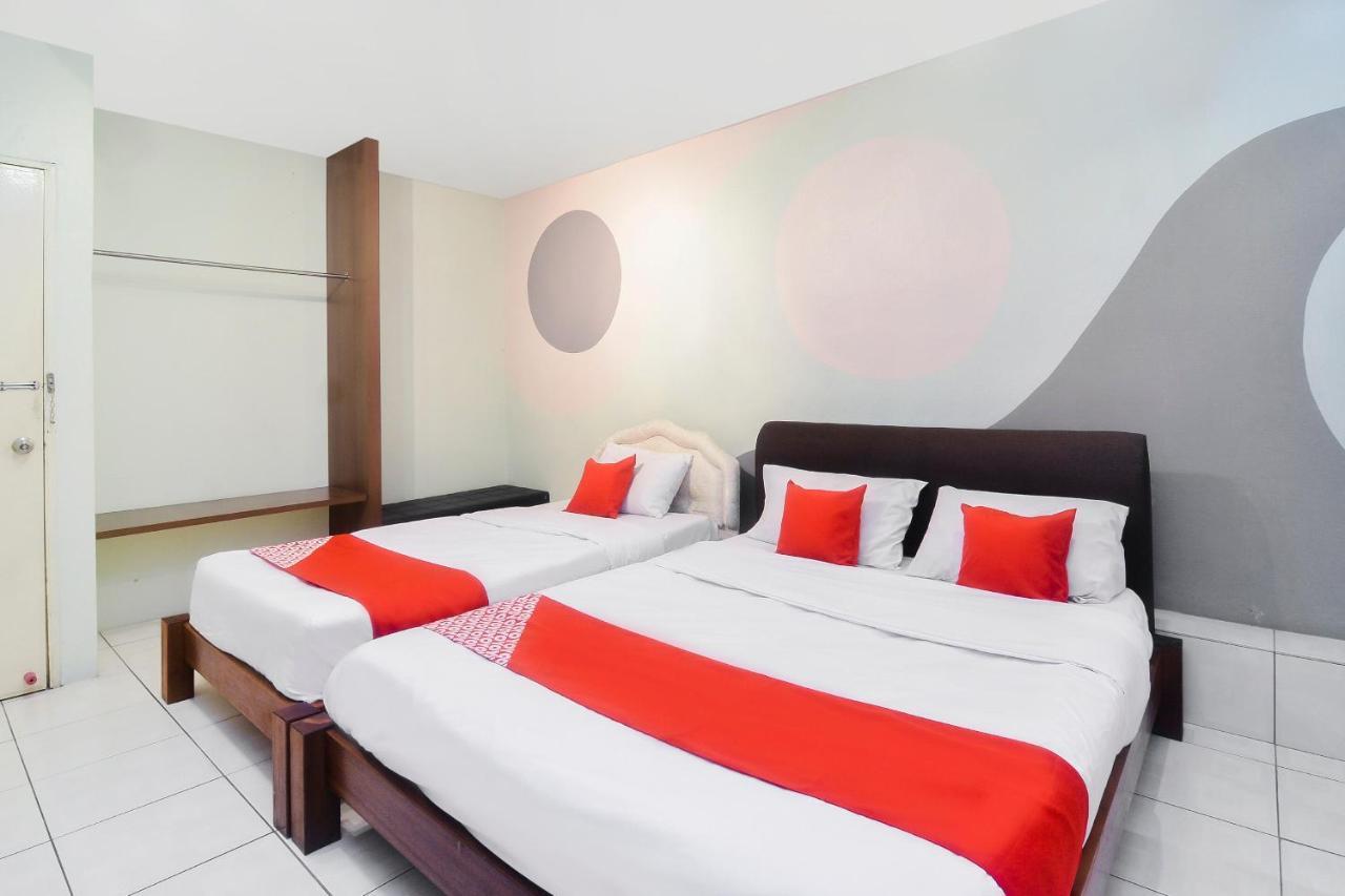 โอโย 44034 ฟูรามา ลอดจิ้ง เฮาส์ Hotel กูชิง ภายนอก รูปภาพ