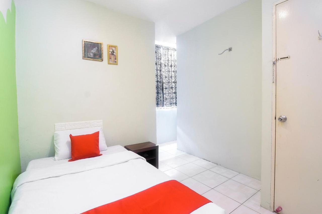 โอโย 44034 ฟูรามา ลอดจิ้ง เฮาส์ Hotel กูชิง ภายนอก รูปภาพ