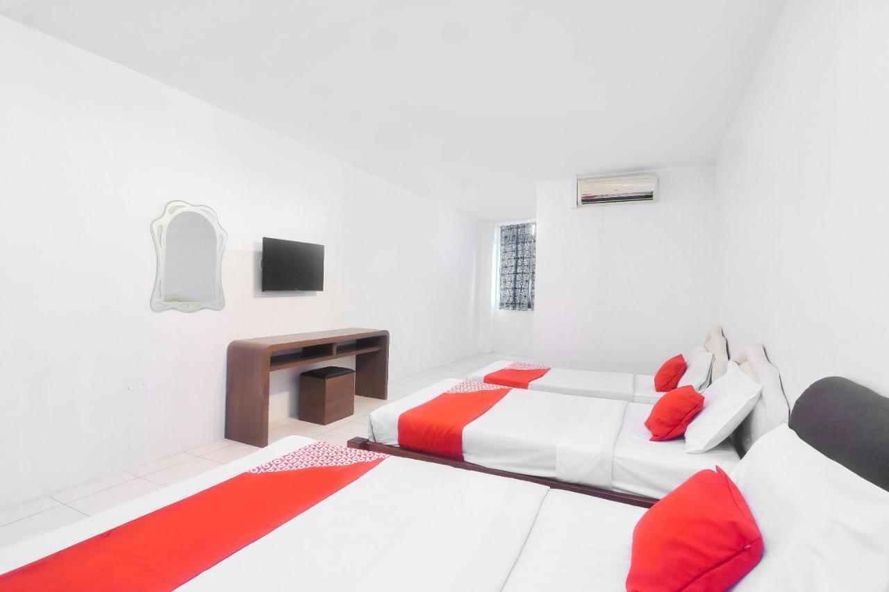 โอโย 44034 ฟูรามา ลอดจิ้ง เฮาส์ Hotel กูชิง ภายนอก รูปภาพ