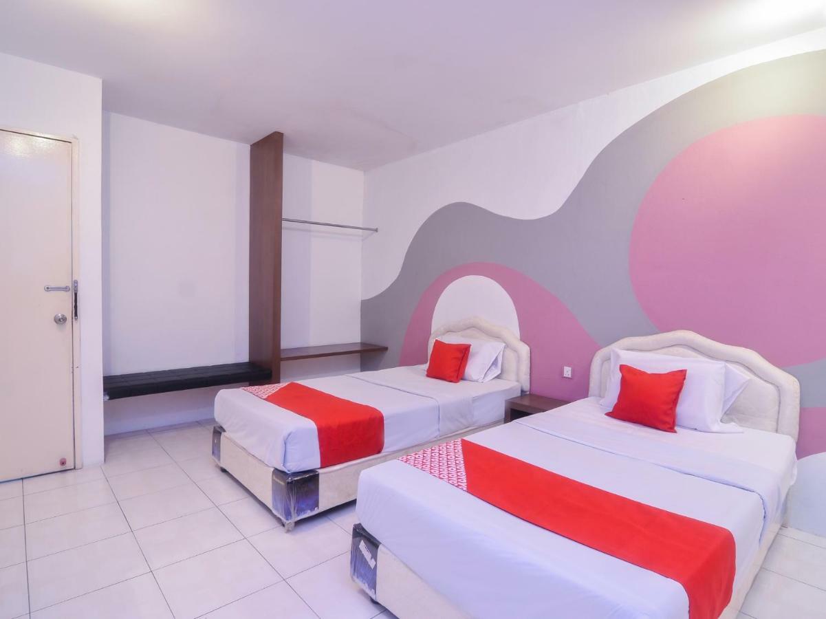 โอโย 44034 ฟูรามา ลอดจิ้ง เฮาส์ Hotel กูชิง ภายนอก รูปภาพ