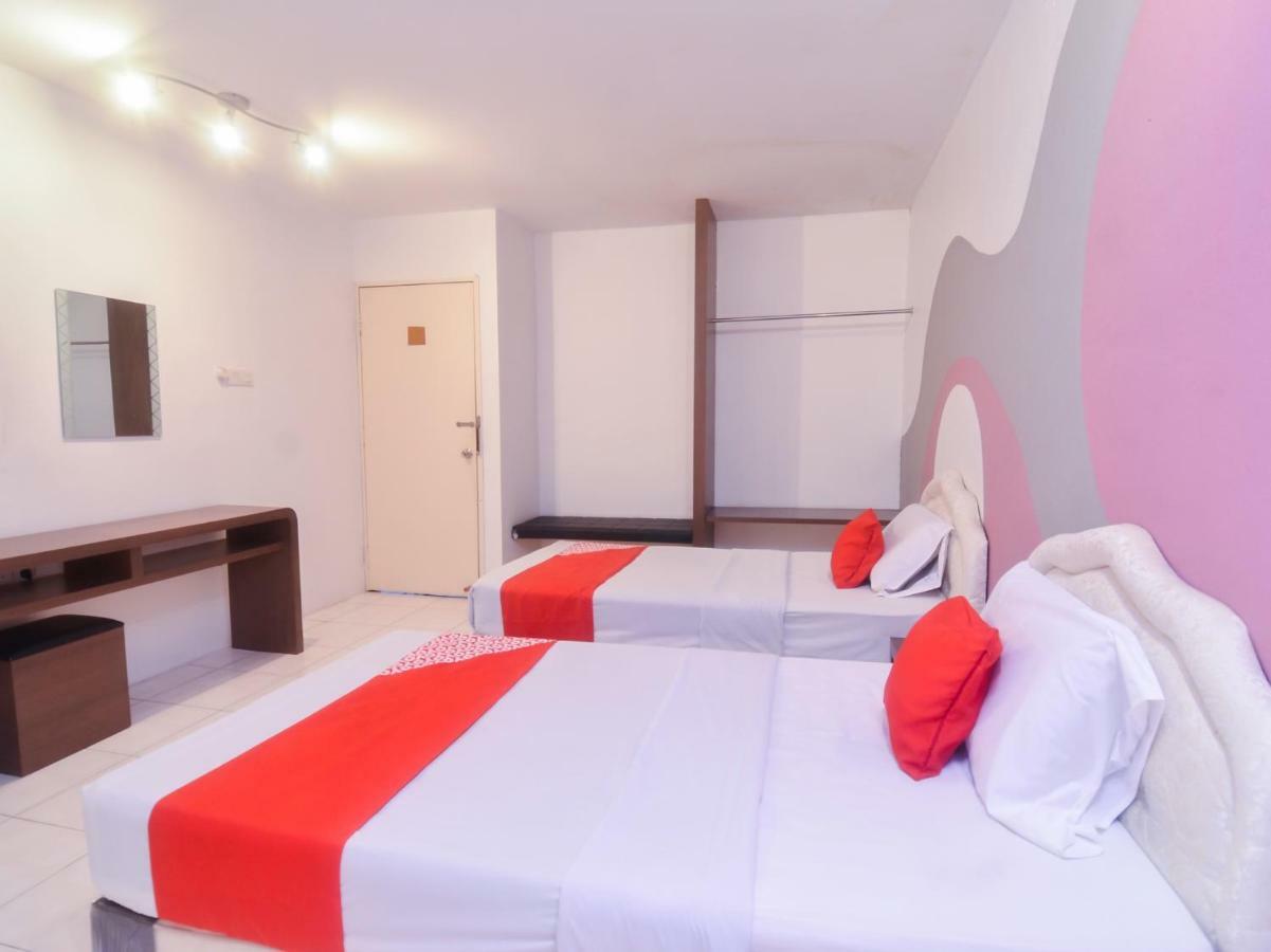 โอโย 44034 ฟูรามา ลอดจิ้ง เฮาส์ Hotel กูชิง ภายนอก รูปภาพ