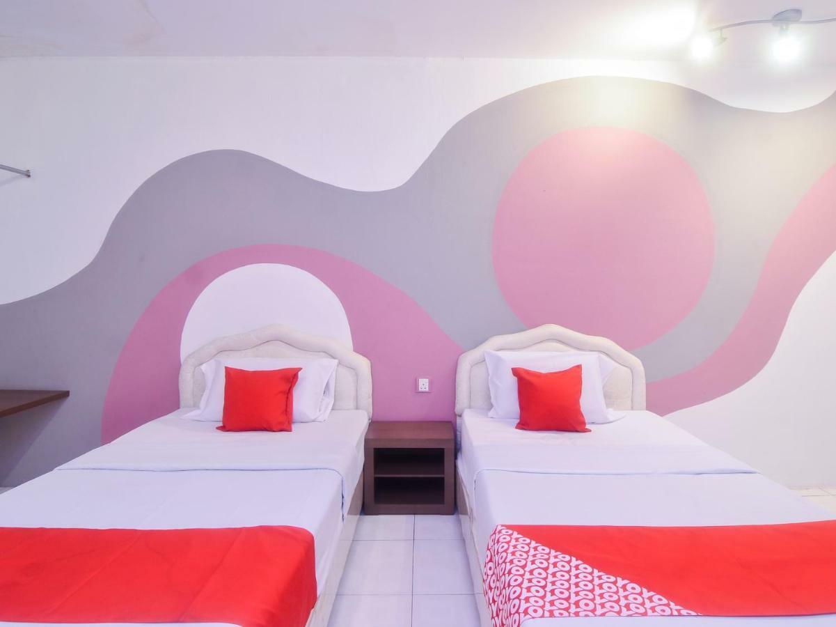 โอโย 44034 ฟูรามา ลอดจิ้ง เฮาส์ Hotel กูชิง ภายนอก รูปภาพ