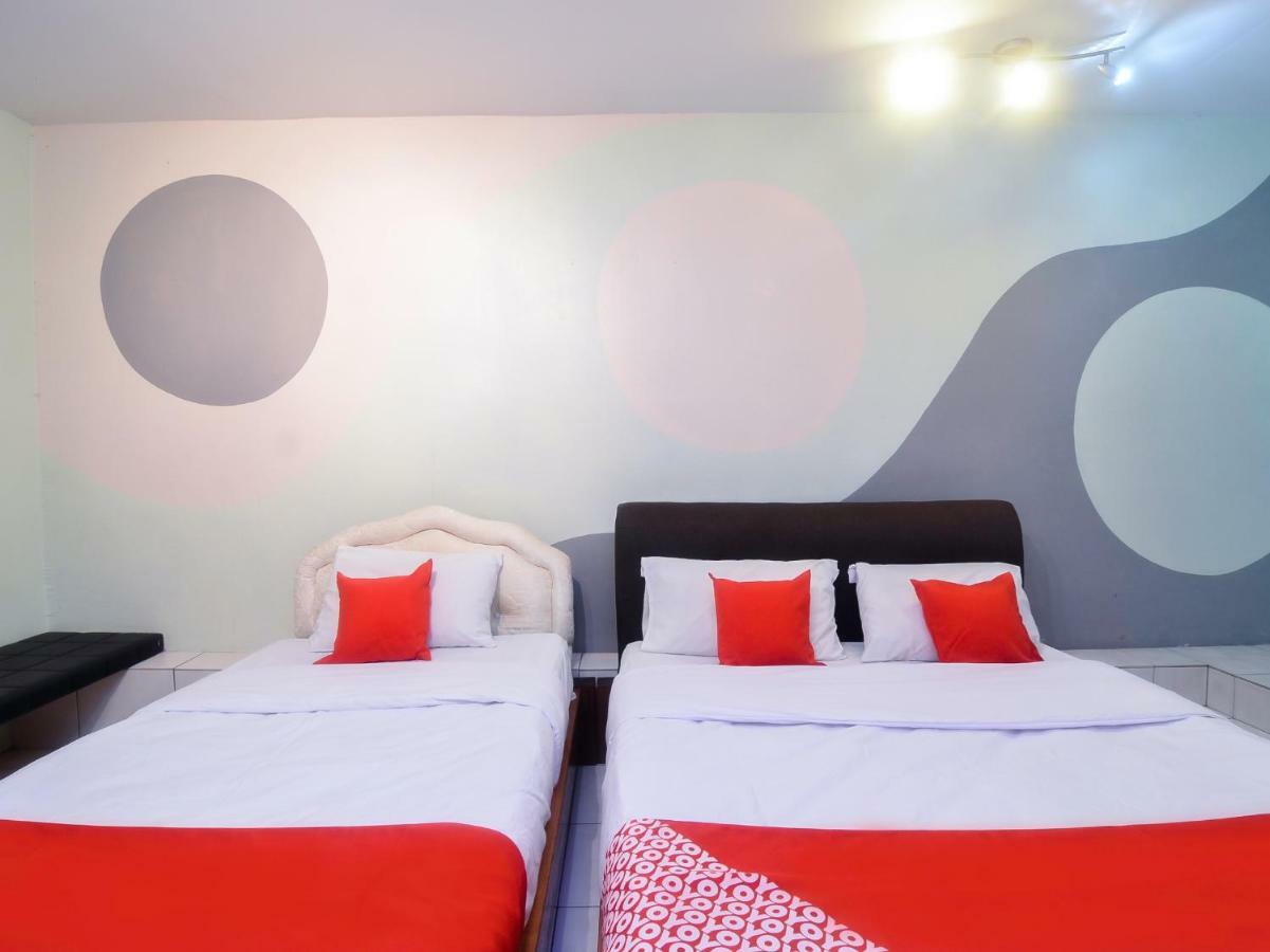 โอโย 44034 ฟูรามา ลอดจิ้ง เฮาส์ Hotel กูชิง ภายนอก รูปภาพ